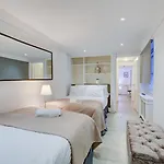 Cube Hotel