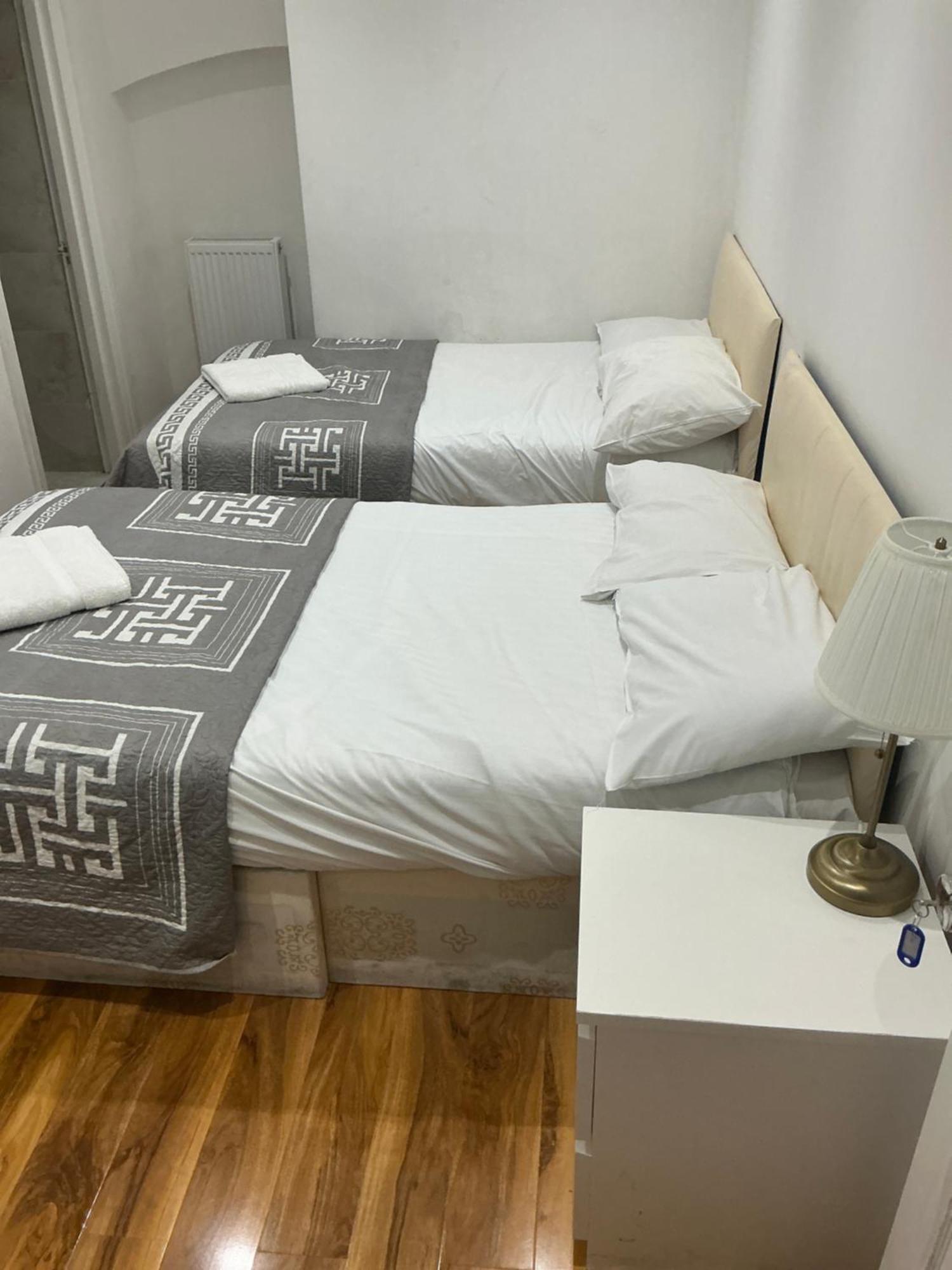 Cube Hotel *