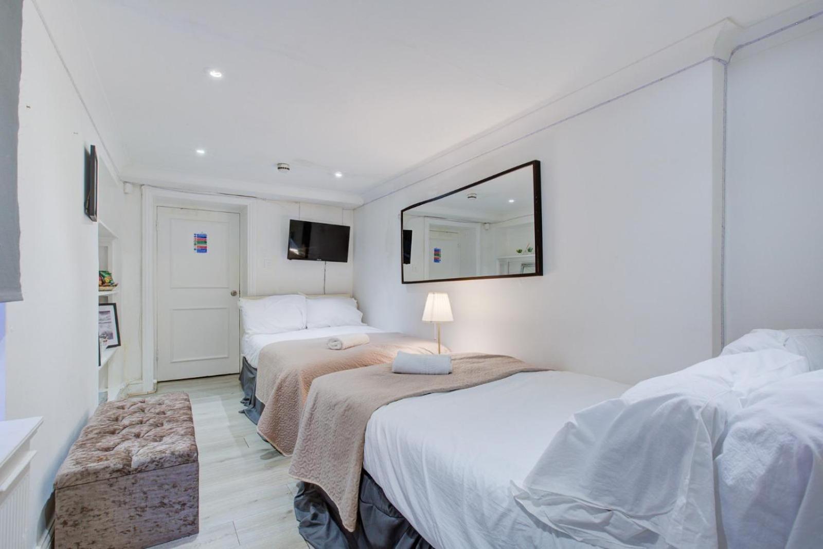 Cube Hotel *